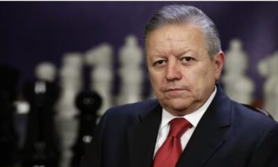 Zaldívar, en campaña, cobra una pensión de 192 mil pesos