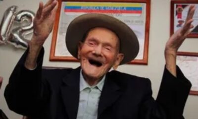 Muere el hombre más longevo del mundo a los 114 años; así recibió el Récord Guinness