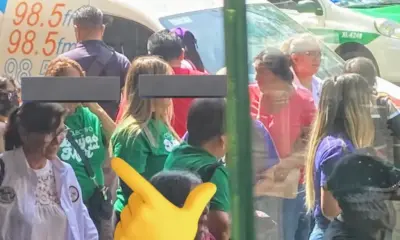 Brujas del Mar se deslinda de personas con camisetas del colectivo en marcha a favor Rocío Nahle; exigen no usar su imagen