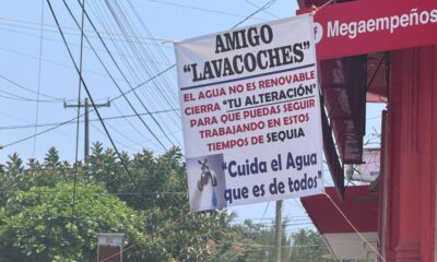 Colocan lona en Coatzacoalcos para pedir a lavacoches que cuiden el agua