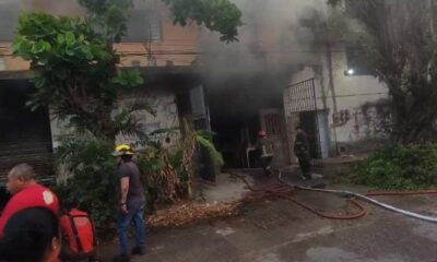 ¡Millonarias perdidas por incendio de una carpintería en Coatzacoalcos!