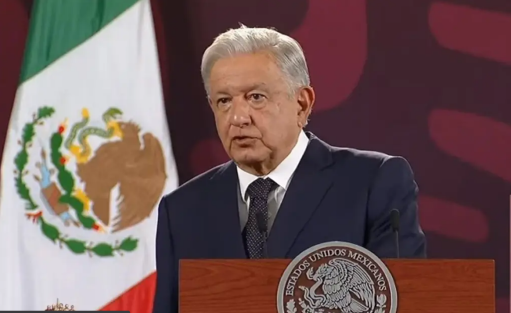 AMLO pide a escuela de Coatzacoalcos «no dejarse intimidar» tras amenaza