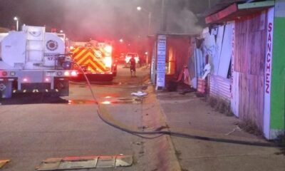 ¡Incendio de locales en Coatzacoalcos!