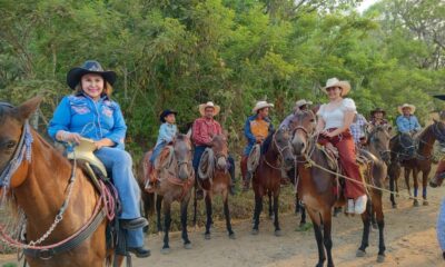 PRODUCTORES DAN VOTO DE CONFIANZA A ENEYDA SÁNCHEZ