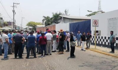 ¡No rotundo de taxistas a ingreso de ruta Santa Clara a Cosoleacaque!  (+VIDEO)