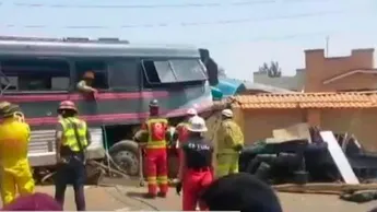 Autobús de músicos de La Traketera Ardiente se accidenta en Michoacán y deja 3 muertos y 2 heridos