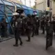 Normalistas de Guerrero protestan afuera del edificio de Segob en CdMx; tiran valla de protección