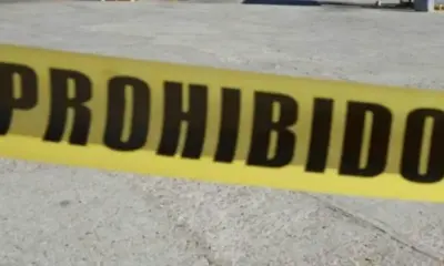 Motocicletas chocan de frente en fuerte accidente; hay un muerto