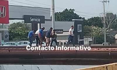 Sujeto intentó aventarse del puente La Bomba