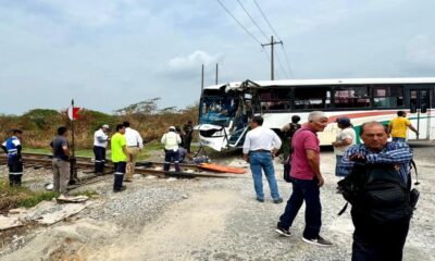 Un fallecido en choque de tren y autobús en Coatzacoalcos, Ver.