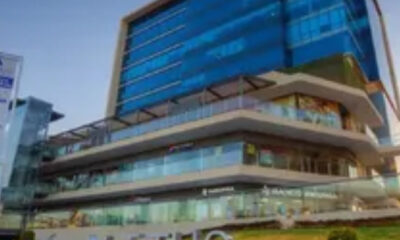 Jóvenes caen del tercer piso de una plaza comercial; hay 2 muertos y 15 heridos en SLP