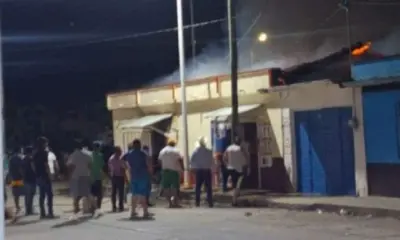 Hombres encapuchados incendiaron cinco casas en Chiapas