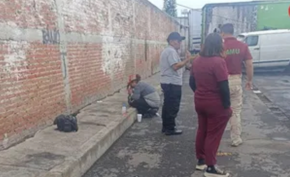 Muere niña en la Central de Abasto; ingirió supuesto solvente de una botella de suero