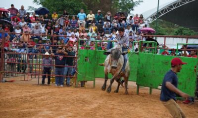 Emocionante jaripeo se vivió en el municipio de Cosoleacaque dentro la festividad de la Preciosa Sangre de Cristo.