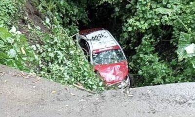 🚨Taxi de San Andrés Tuxtla cae a un barranco