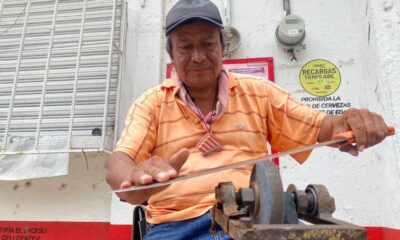 Javier, de los últimos «afiladores» de la zona