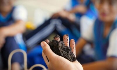 El H. Ayuntamiento de Cosoleacaque imparte talleres de compostaje en las escuelas.