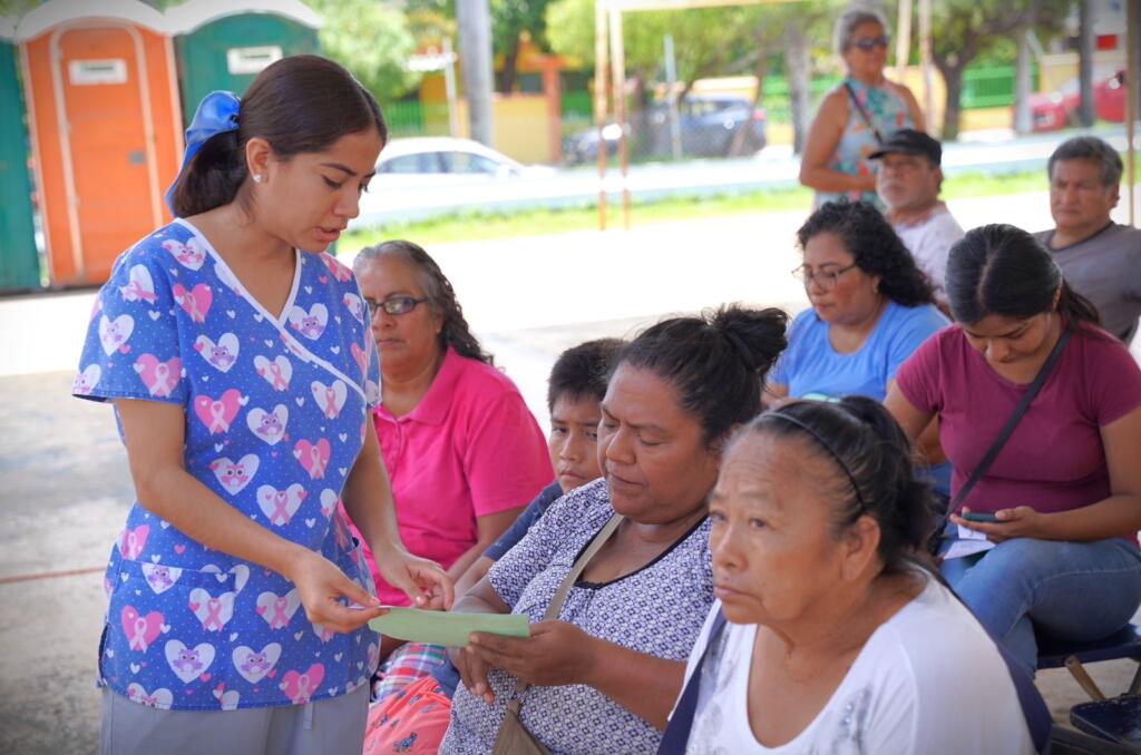Brigadas médicas gratuitas llegan a la colonia Gustavo Diaz Ordaz de Cosoleacaque.