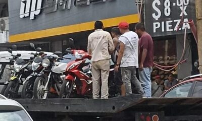 Sorpresivo operativo para levantar motos mal estacionadas en el Centro de Minatitlán