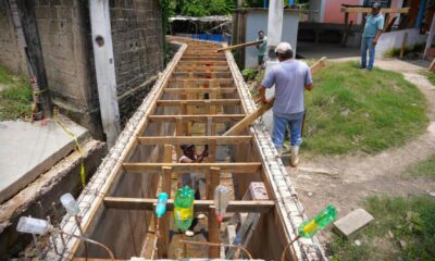 Avanza construcción de canal pluvial en el barrio segundo.