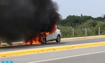 Camioneta se incendia con mujer y sus dos hijos a bordo en José Musa de León, Saltillo