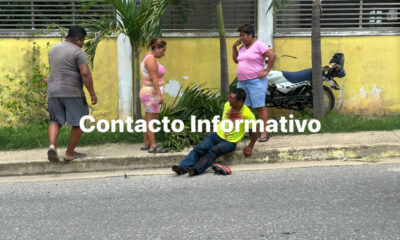 Motociclista en presunto estado de ebriedad se estrelló contra barda y palmera en Minatitlán