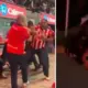 Muere hombre que fue baleado tras pelea en el estadio Caliente