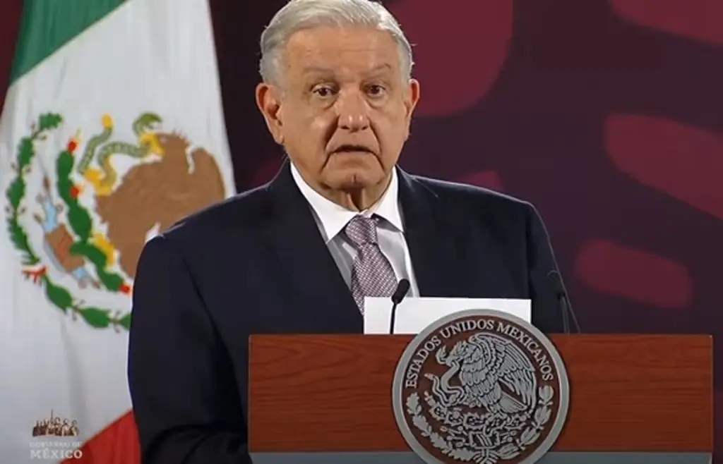 AMLO ordena atender a dueños de negocios incendiados en Coatzacoalcos