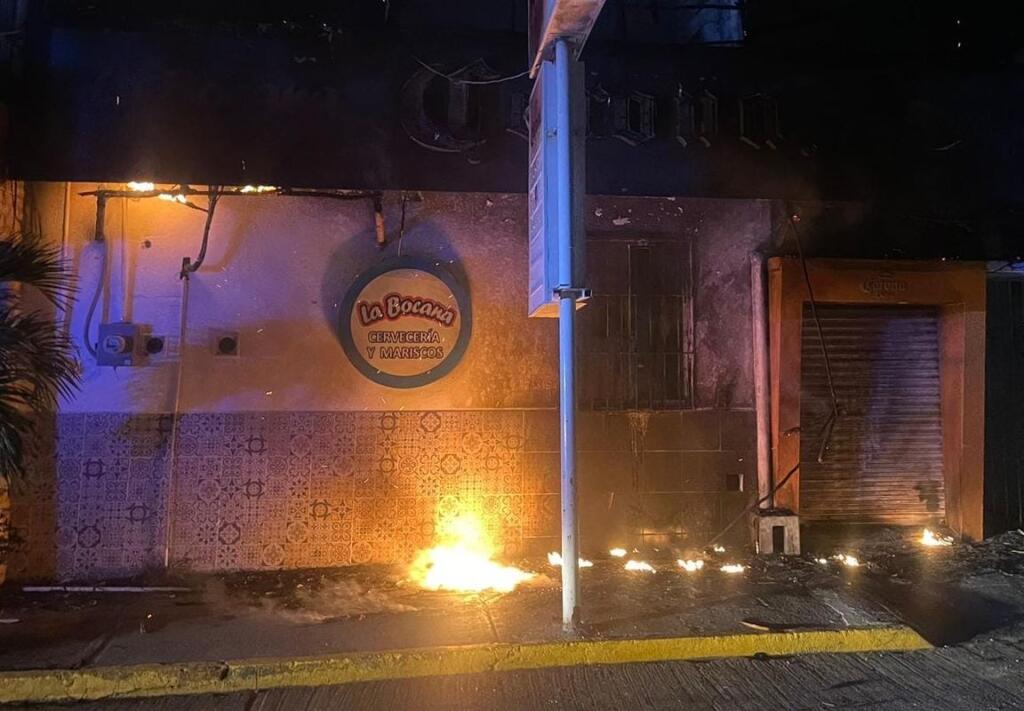 Incendiaron de manera simultánea palapas en Coatzacoalcos
