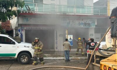 Alerta por incendio de dos locales en la colonia Centro de Minatitlán.