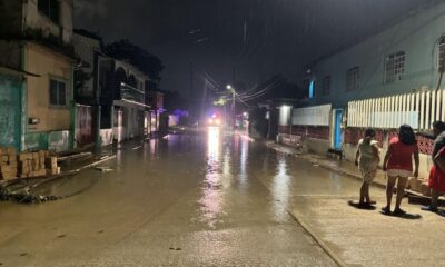 Protección Civil de Cosoleacaque y Limpia Pública apoyan zonas afectadas por lluvias.