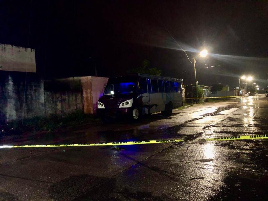 *Con un cuchillo clavado en el pecho, asesinan a urbanero en Coatzacoalcos*