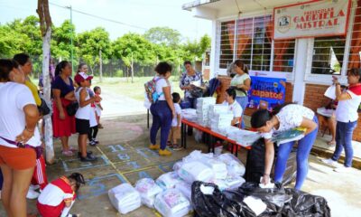 Más estudiantes de Cosoleacaque beneficiados con mochilas, útiles y zapatos escolares