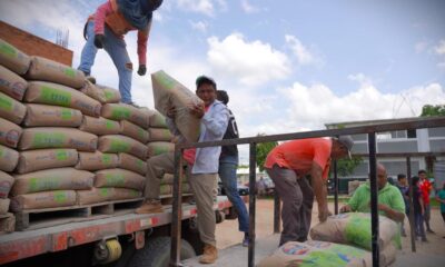 En Cosoleacaque el Programa Municipal trabajando Juntos, continúa beneficiando a Escuelas e iglesias con material para la construcción.