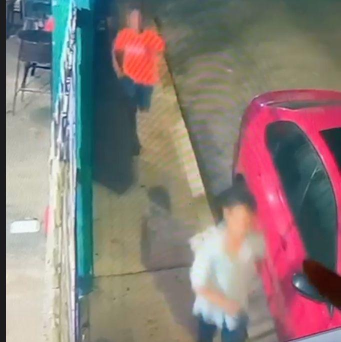 Adolescentes son captados en video ponchando llantas en la colonia Insurgentes Sur en Minatitlán (+VIDEO)