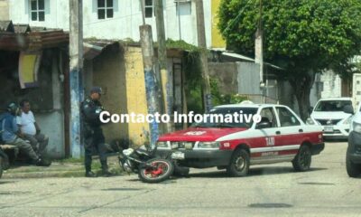 Taxi y moto chocaron en la colonia Guayabal: solo daños materiales