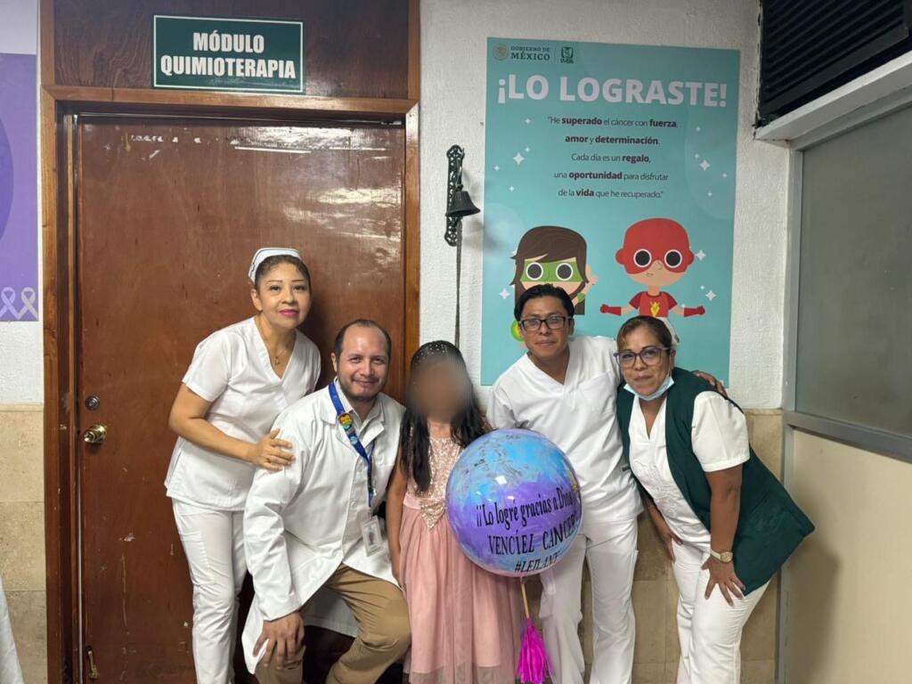 Gracias al IMSS Veracruz Sur Leilani vence al cáncer y toca la campana de la vida