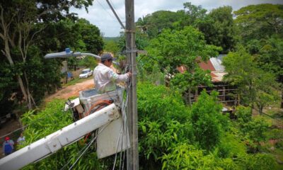Gobierno municipal moderniza el alumbrado público en Cosoleacaque.