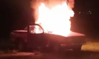 Intentan linchar a 3 presuntos delincuentes en Toluca; queman su camioneta como protesta