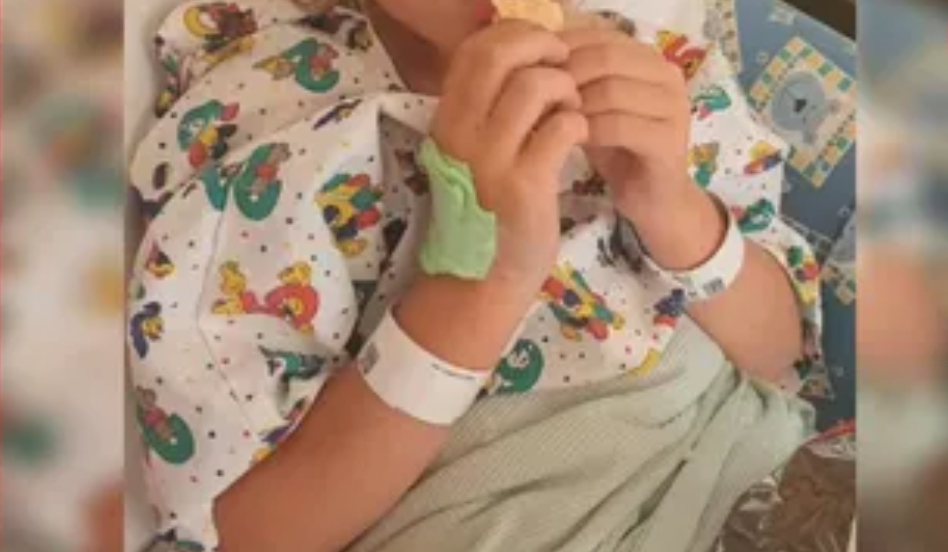 Niña fue diagnosticada con un tumor después que confundieran ‘bulto’ de su dedo con una verruga