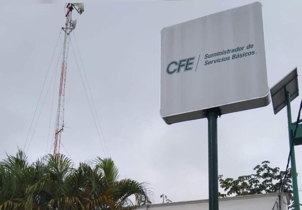 Cierran oficinas de CFE  con el personal adentro