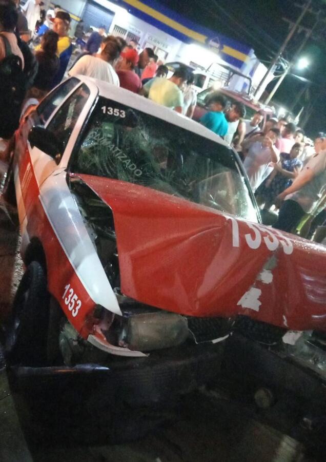 Taxi de Minatitlán atropelló a familia en moto en Oteapan