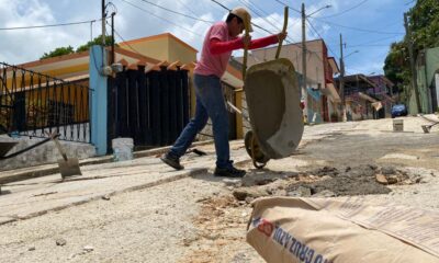 Ante obras inconclusas del Gobierno de Minatitlán, vecinos de la Obrera invierten recursos propios para terminar los pendientes