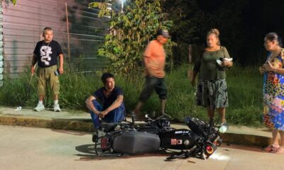 Motociclista en estado de 3br!3d@d d3rrap@ en la colonia Ateopan de Acayucan.