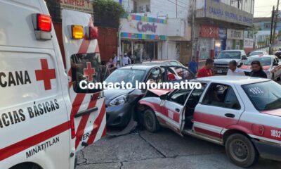 Taxista se quedó sin frenos y ocasionó grave accidente en el Centro de Minatitlán