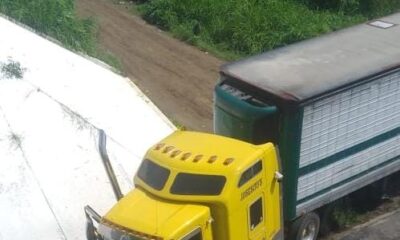 Tráiler se !mp@ct@ contra puente en pista Cosoleacaque-Acayucan; chofer h3r!d0