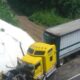 Tráiler se !mp@ct@ contra puente en pista Cosoleacaque-Acayucan; chofer h3r!d0
