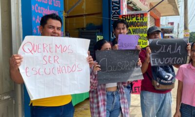 Se manifiestan alumnos de la UPAV sede Minatitlán; están a la deriva, fuera del sistema oficial