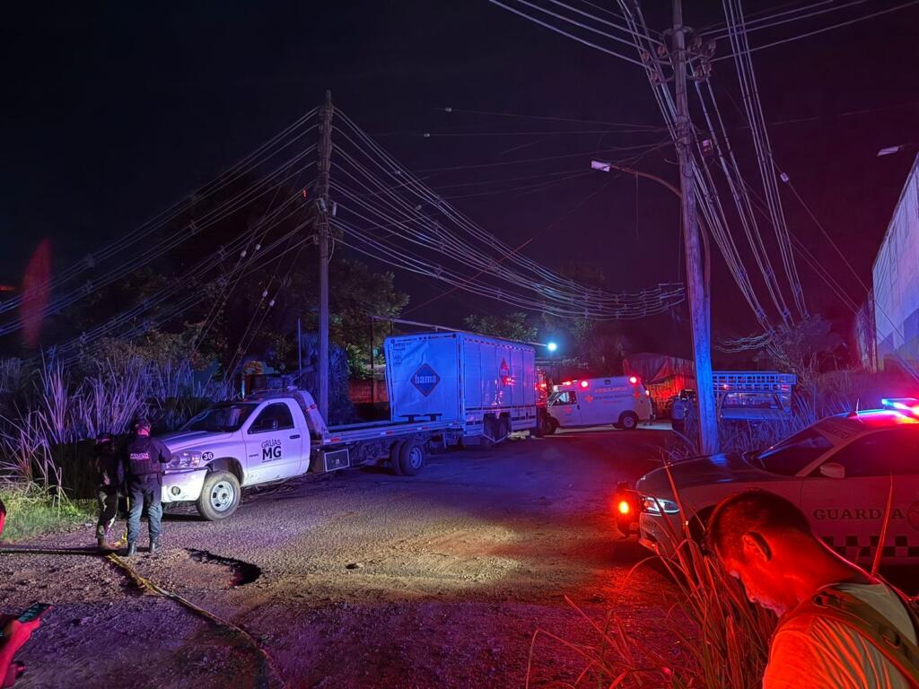 Balean a trabajadores de la empresa de grúas MG en Acayucan.