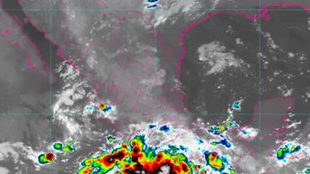 ‘John’ deja dos personas muertas, deslaves y caída de árboles en Guerrero